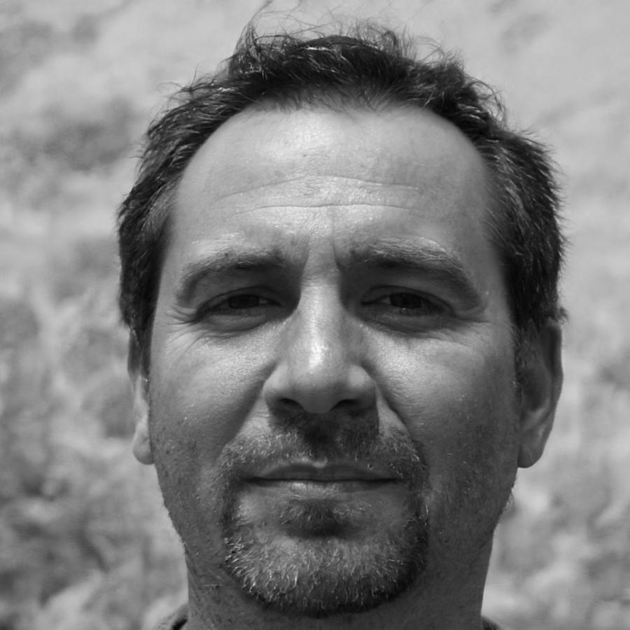 Retrato de Aurelio Mendoza, especialista en análisis financiero